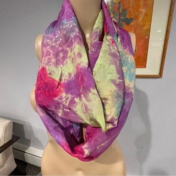 Artisan tie dyed infinity scarf silk handmade in shades of purple, magenta - Picture 15 of 15